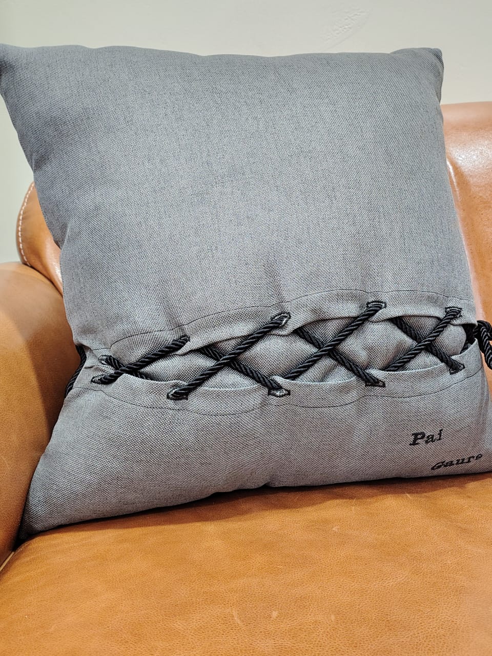 Almofada Decorativa Dia dos Pais Gaurê | 50x50 | Edição Especial Inclusiva