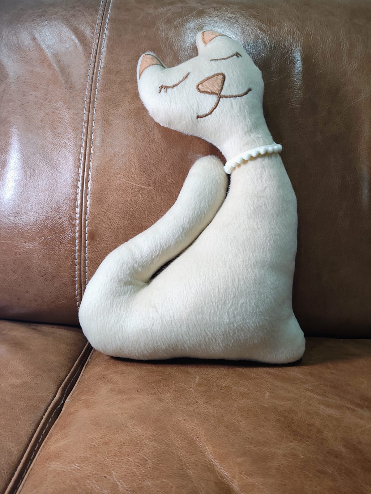 Almofada Gatinho Sonhador | Coleção Infantil Sensorial – Gaurê