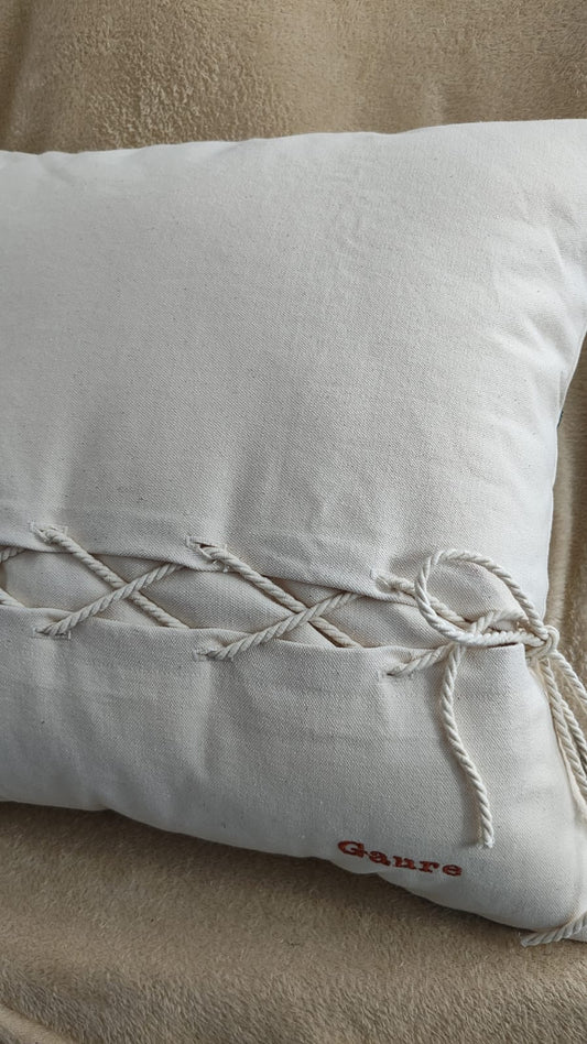 Almofada Decorativa Geométrica Gaurê: Modernidade e Textura para Sua Casa