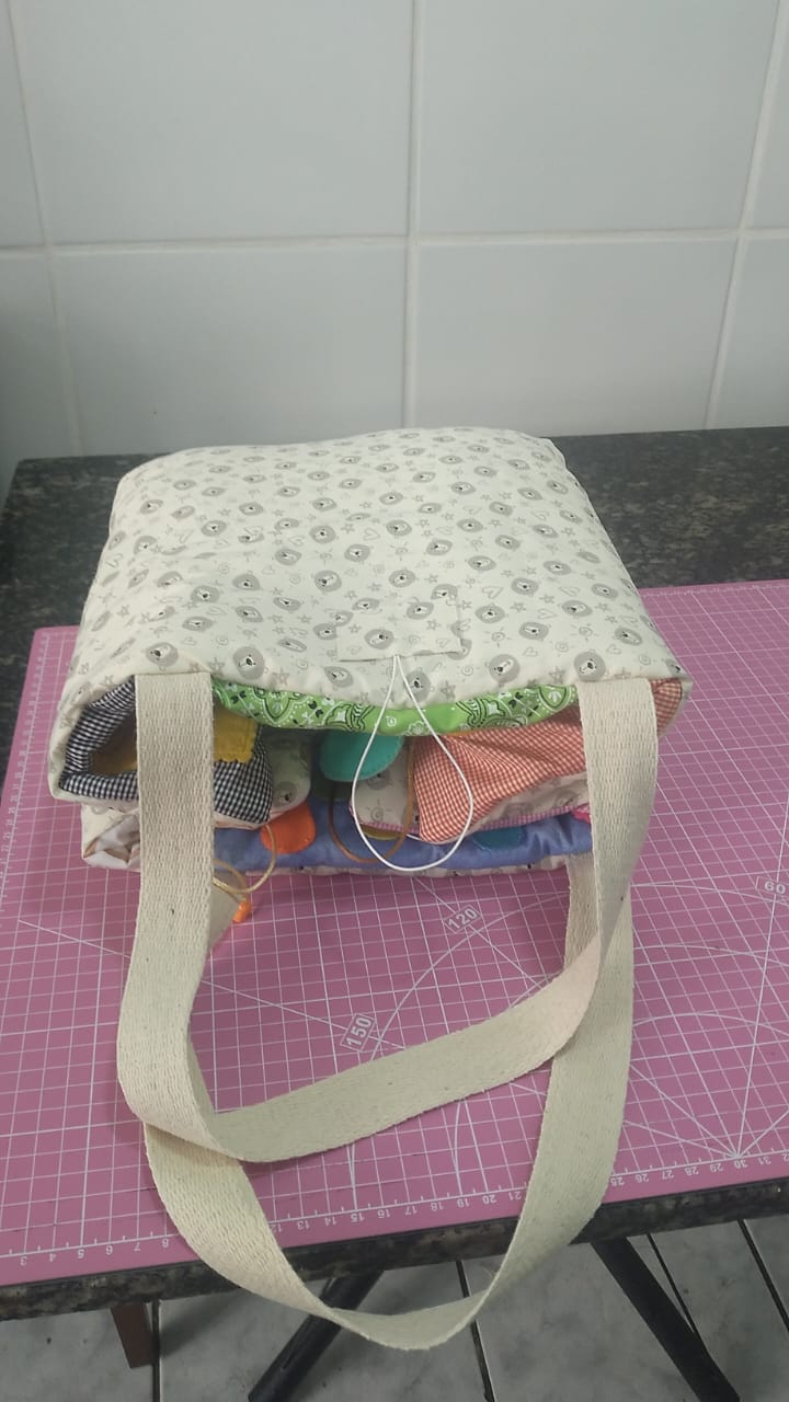 Tapete Sensorial Bolsa – Coleção Infantil Gaurê | Feito à Mão | Portátil e Educativo