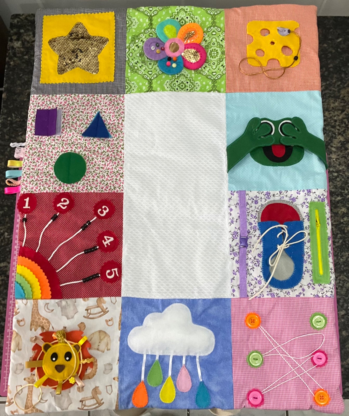 Tapete Sensorial Bolsa – Coleção Infantil Gaurê | Feito à Mão | Portátil e Educativo