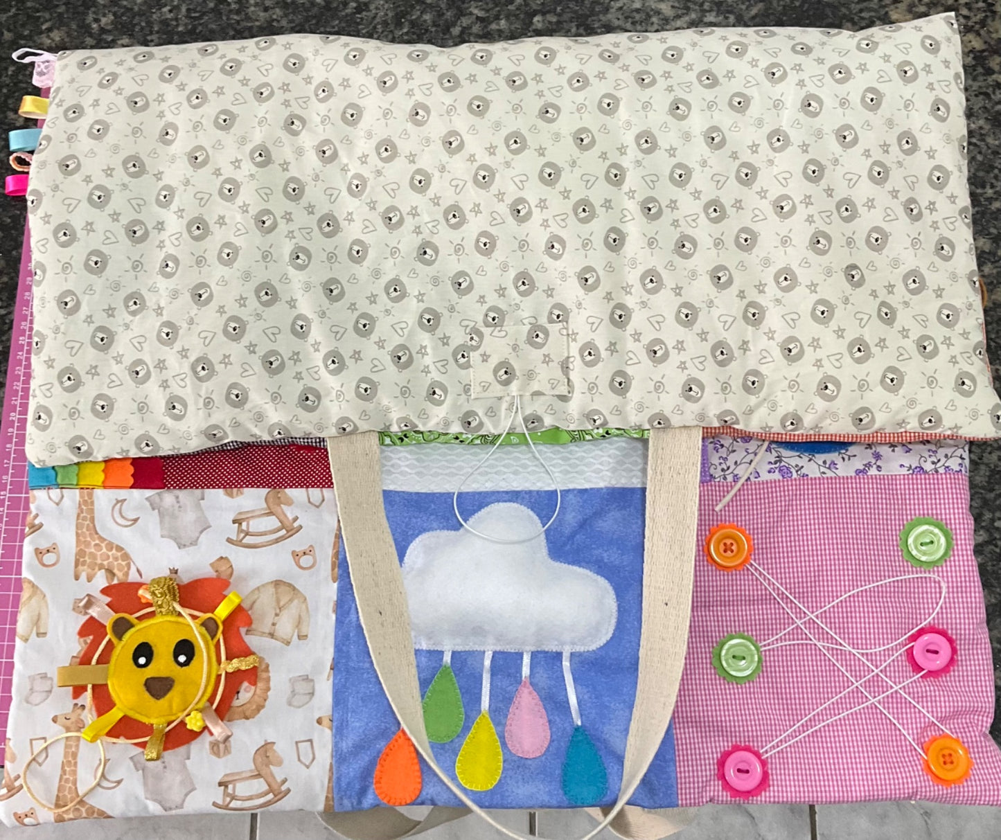 Tapete Sensorial Bolsa – Coleção Infantil Gaurê | Feito à Mão | Portátil e Educativo